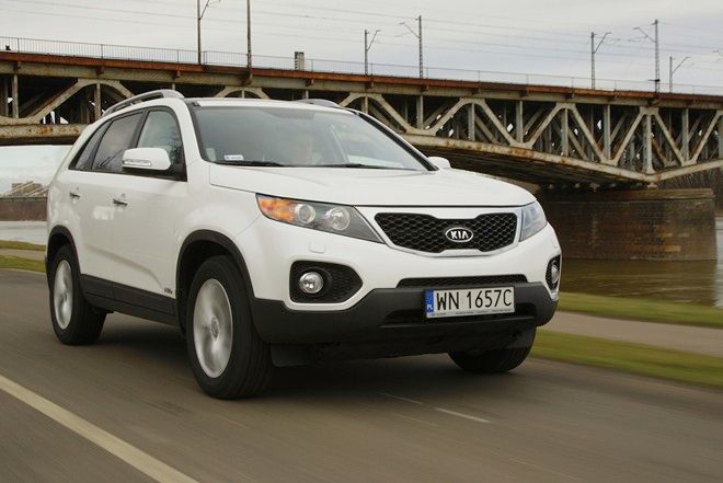Kia Sorento - czy na parkingu, czy w ruchu - wygląda atrakcyjnie