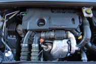 Peugeot 308 SW jest dostępny z silnikiem e-HDI o pojemności 1,6 lira, który generuje moc 112 KM. Fot. Moto.wieszjak.pl Peugeot 308 SW jest dostępny z silnikiem e-HDI o pojemności 1,6 lira, który generuje moc 112 KM. Fot. Moto.wieszjak.pl