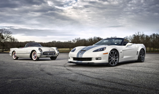 Corvette 427 Convertible napędzany jest silnikiem z modelu Z06 o pojemności 7-litrów.